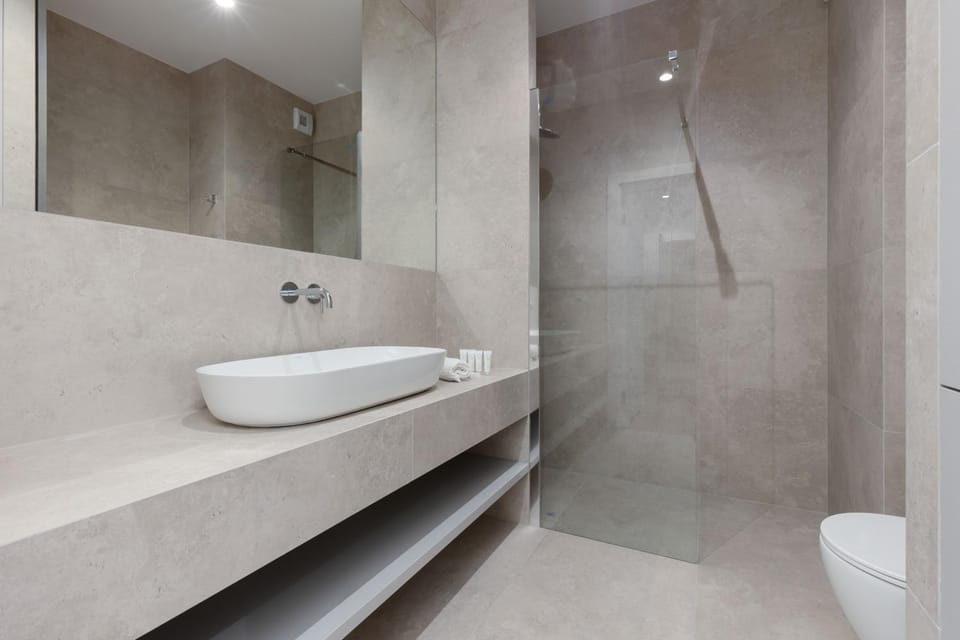 Shower, Toilet, Bathroom, towels