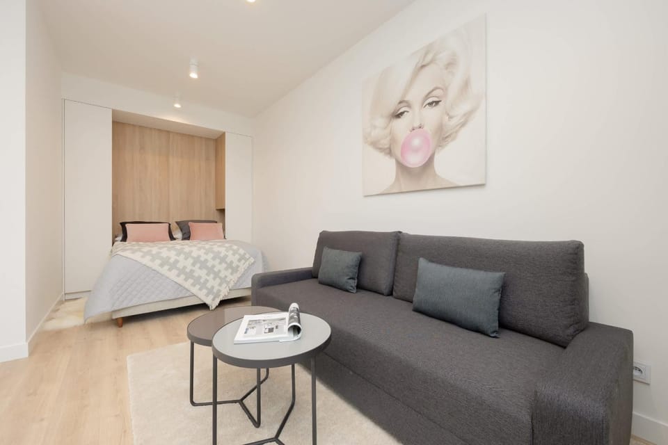 Bed, Living room, Photo of the whole room, Seating area, Bedroom