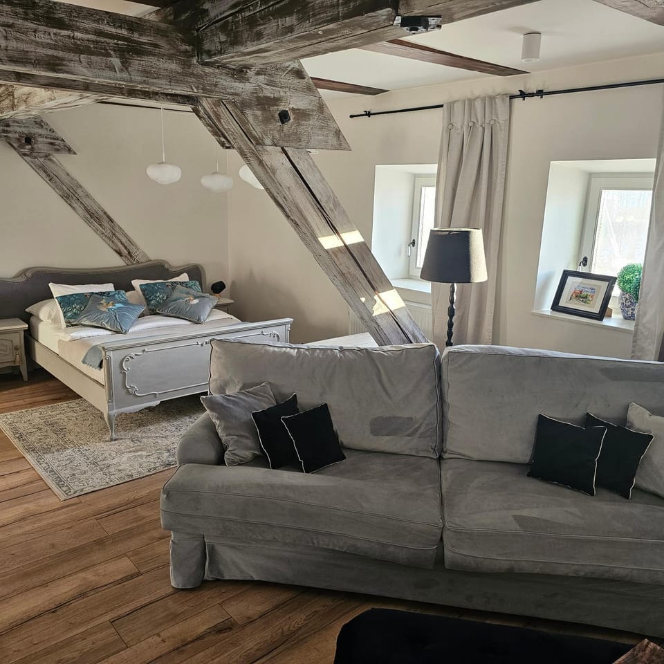 Bed, Living room