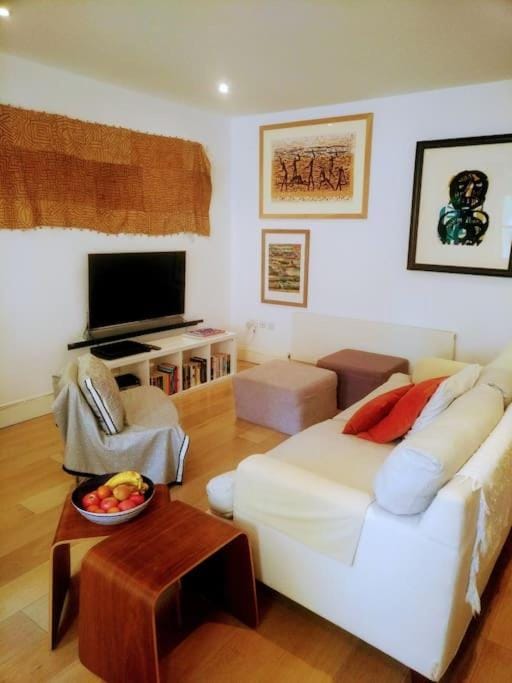 Superior 5* Kensington, London Flat + Free Wi-Fi Apartment in City of Westminster