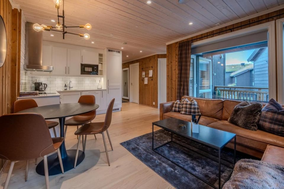 TV and multimedia, Kitchen or kitchenette, Living room, Seating area, Dining area