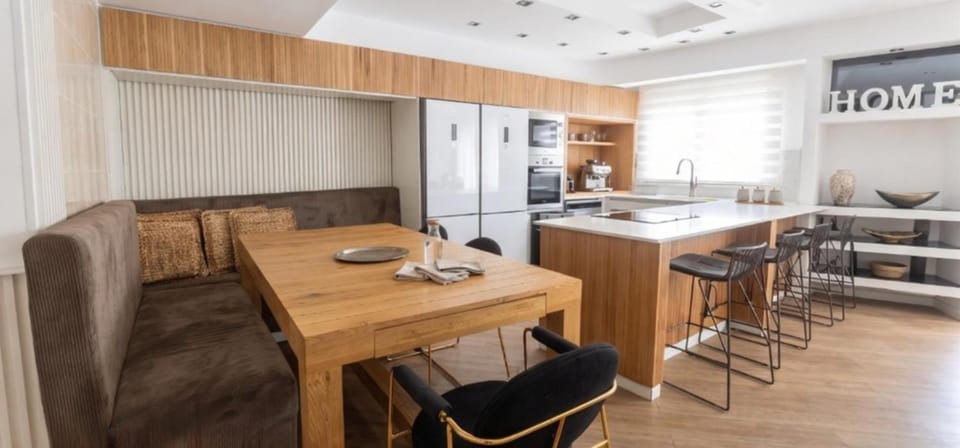 Dining area, kitchen