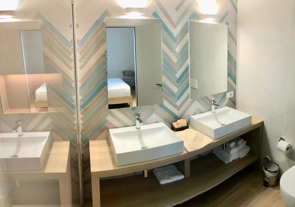 Toilet, Bathroom, towels