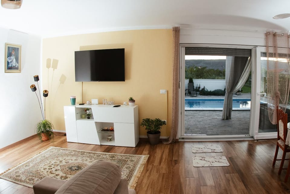 Seating area, Pool view