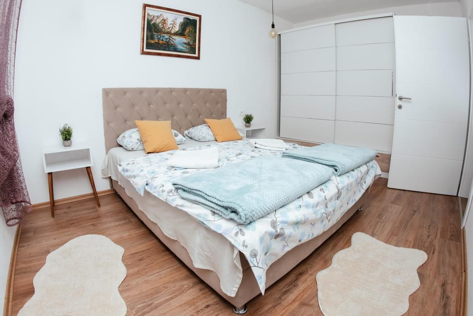 Bed, Photo of the whole room