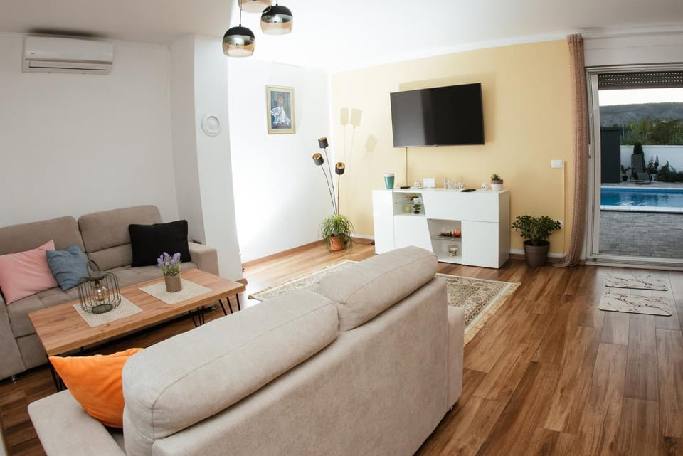 TV and multimedia, Seating area