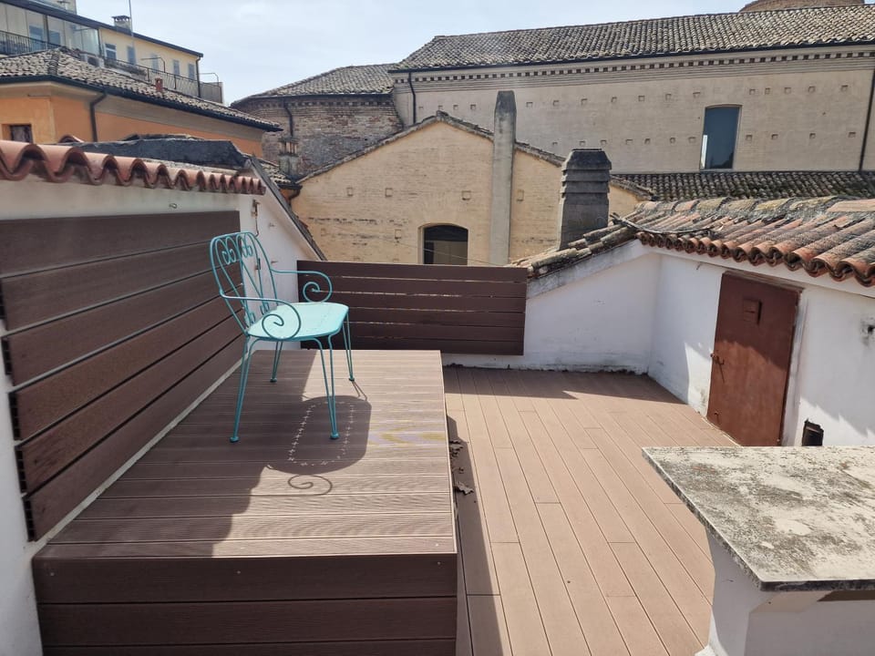 View (from property/room), Balcony/Terrace, City view