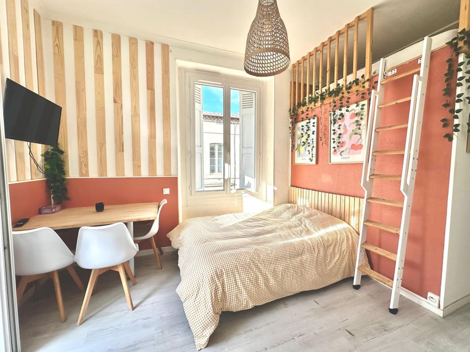 Bed, Living room, Bedroom