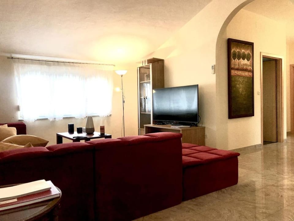 Communal lounge/ TV room, TV and multimedia, Seating area