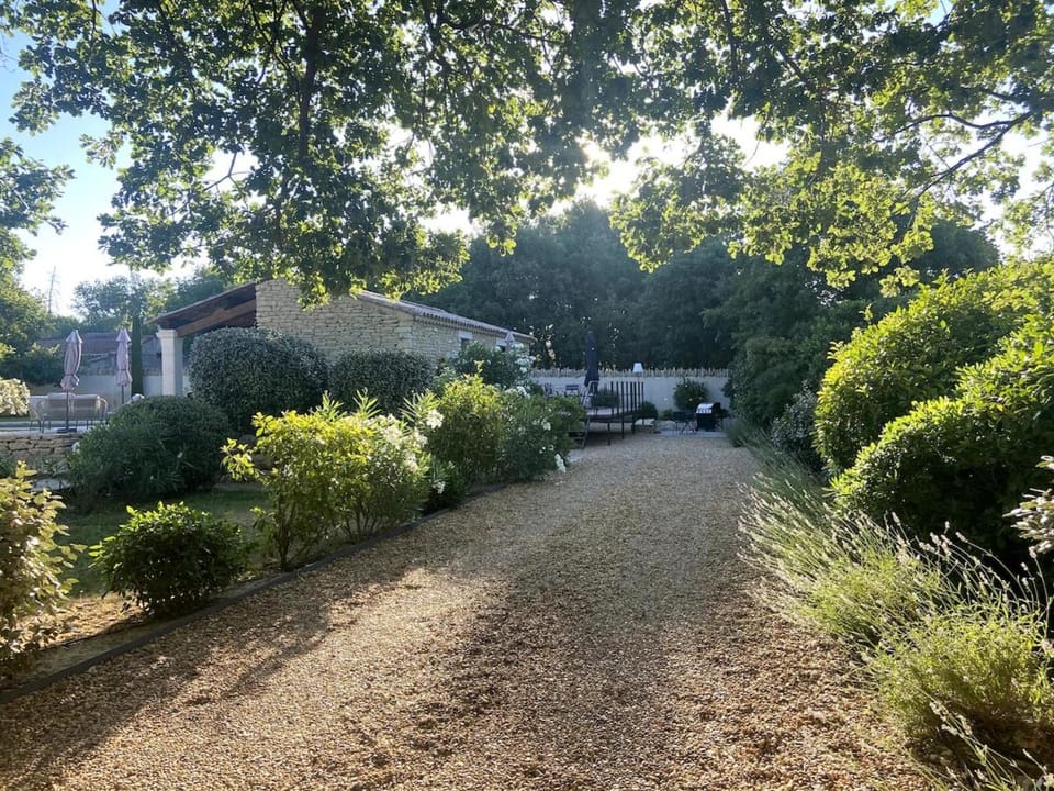 Les Agapanthes de Gordes House in Gordes