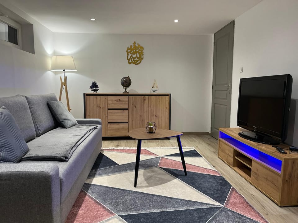 HAK House in Île-de-France