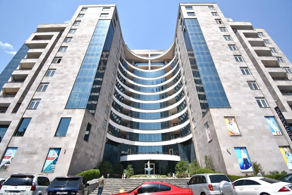 Teryan street, 3 bedrooms Luxury & Grand, Sunny apartment TT663 Apartment in Yerevan