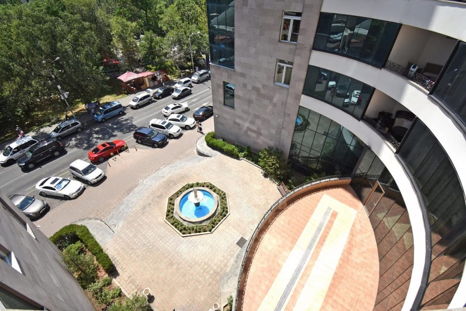 Teryan street, 3 bedrooms Luxury & Grand, Sunny apartment TT663 Apartment in Yerevan