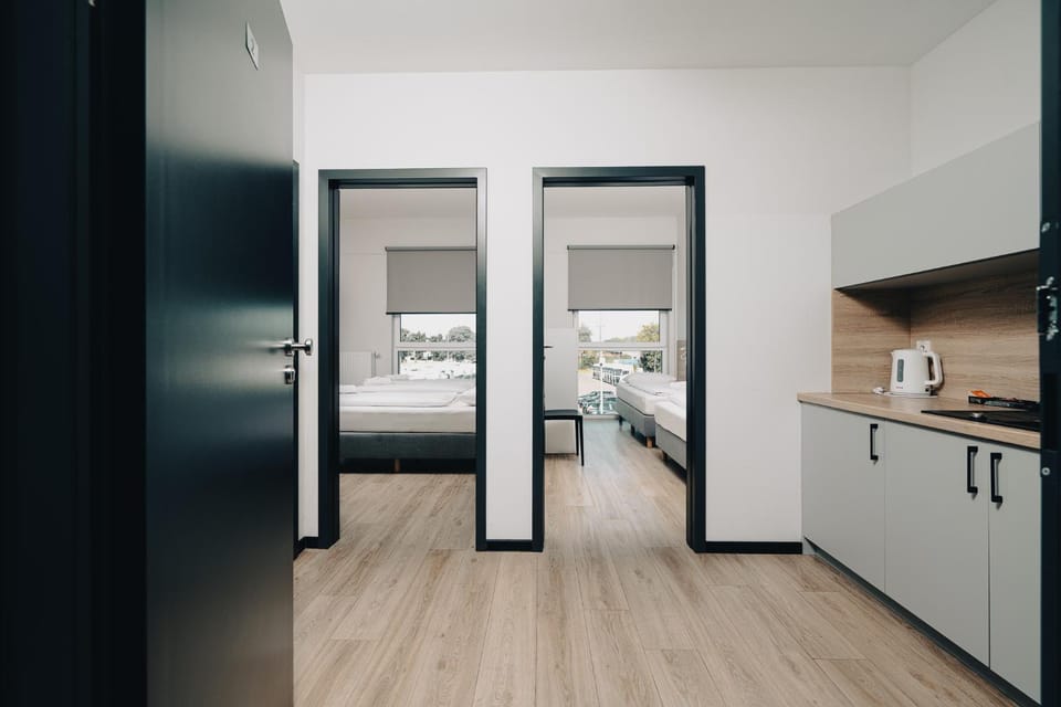 Bed, Kitchen or kitchenette, Bedroom