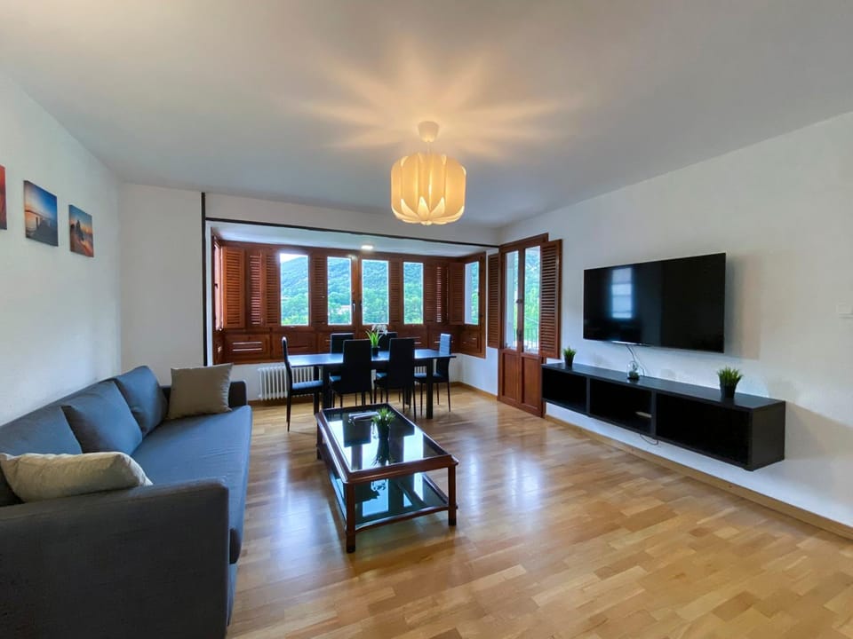 TV and multimedia, Living room, Dining area