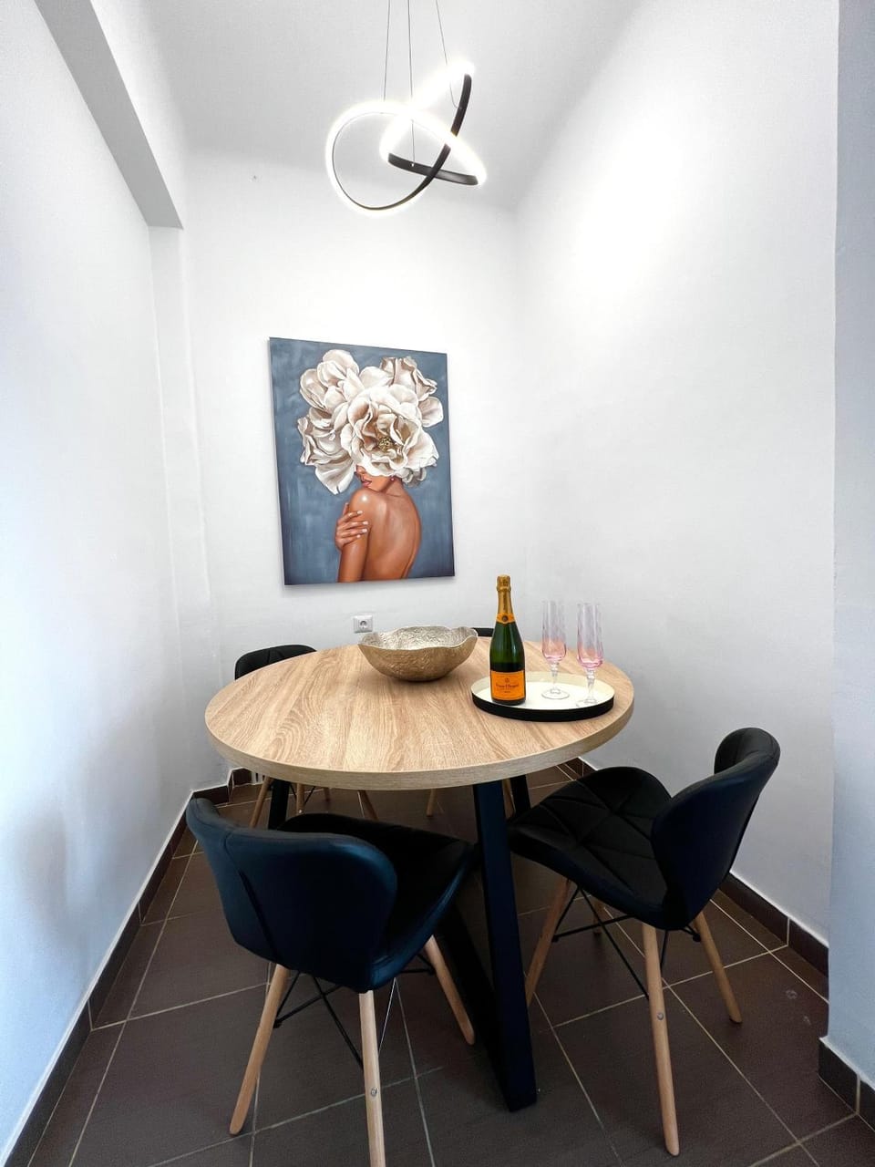Living room, Decorative detail, Dining area