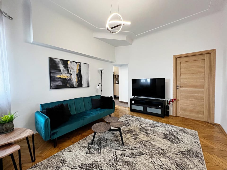 Communal lounge/ TV room, Living room, Seating area