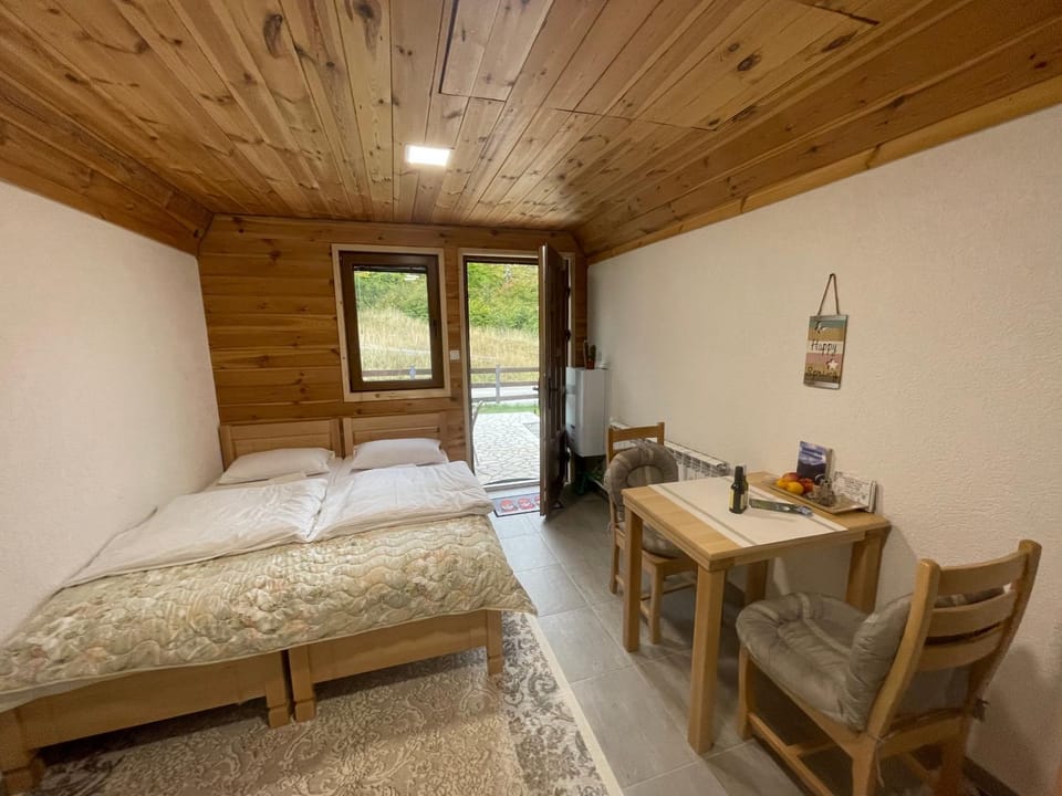 Bed, Living room, Seating area, Dining area, Bedroom