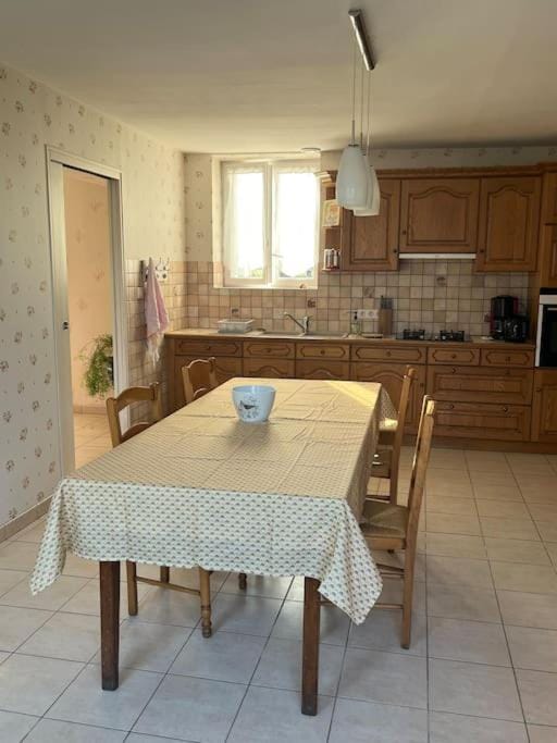 Kitchen or kitchenette, Dining area, stove