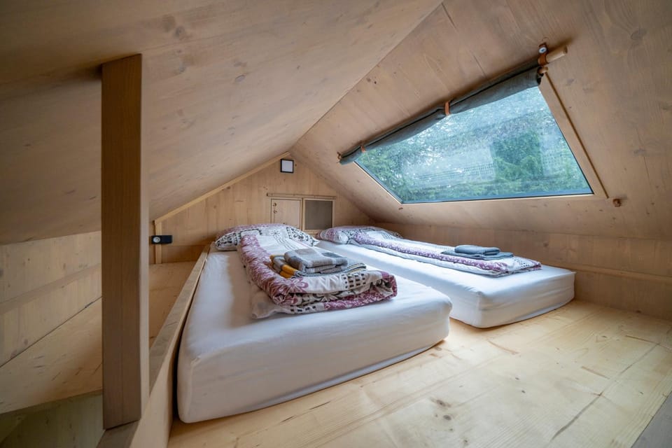 Obytný posed Šach Luxury tent in South Bohemian Region