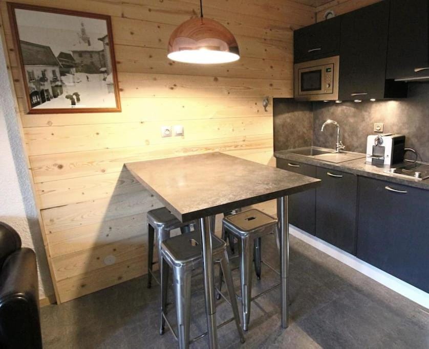 Kitchen or kitchenette, Dining area, dishwasher, minibar, stove