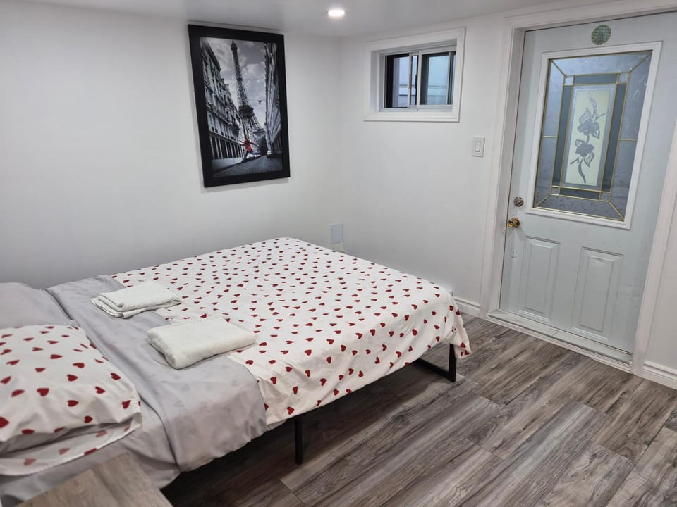 Confort belles chambres privées dans un duplex Bed and Breakfast in Laval