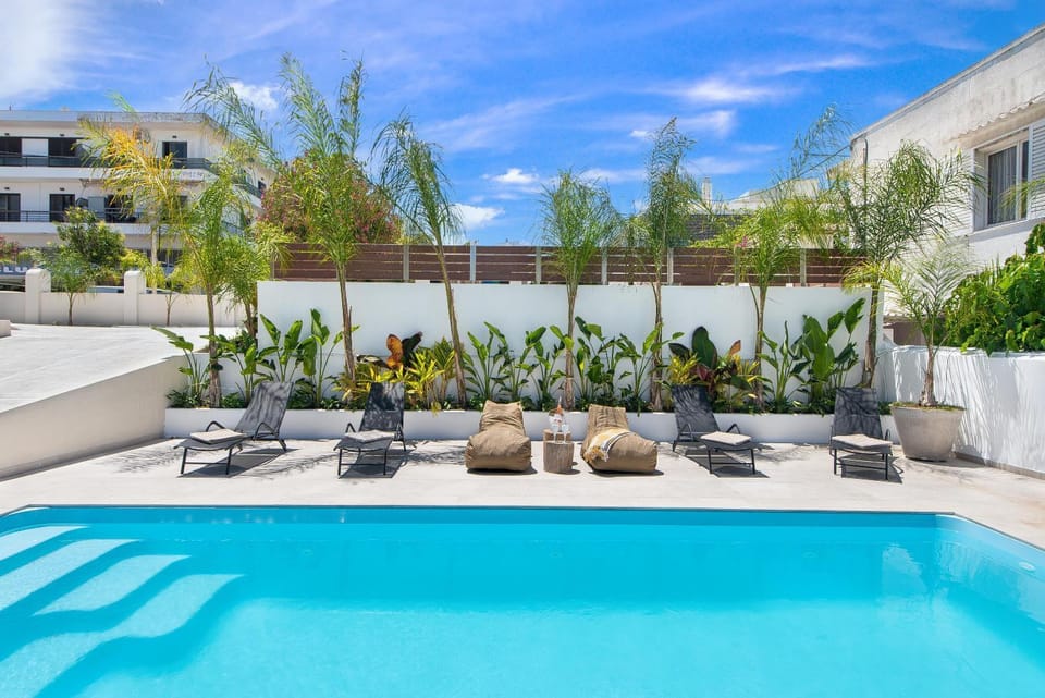 Swimming pool, sunbed
