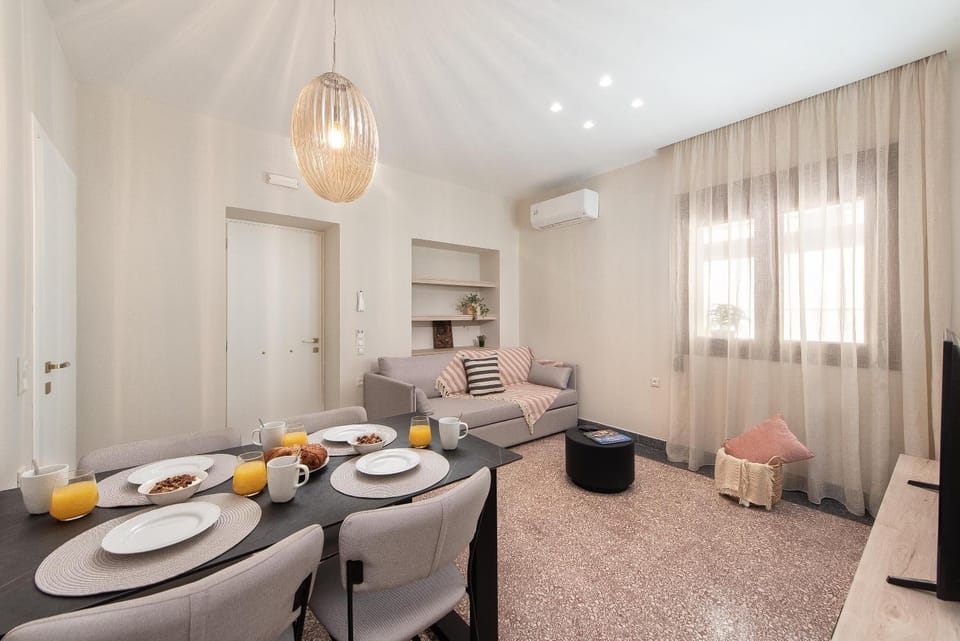 Living room, Seating area, Dining area