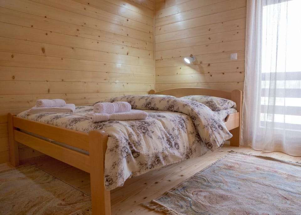 Bed, Balcony/Terrace, Photo of the whole room, Bedroom, towels