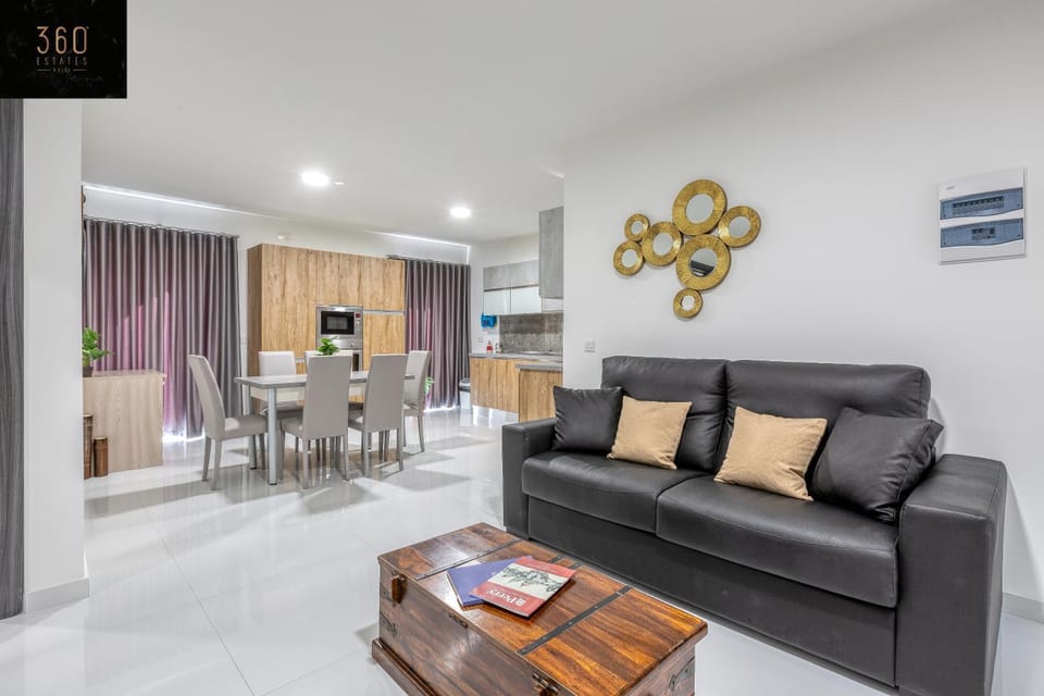 TV and multimedia, Kitchen or kitchenette, Living room, Seating area, Dining area, minibar, pet friendly