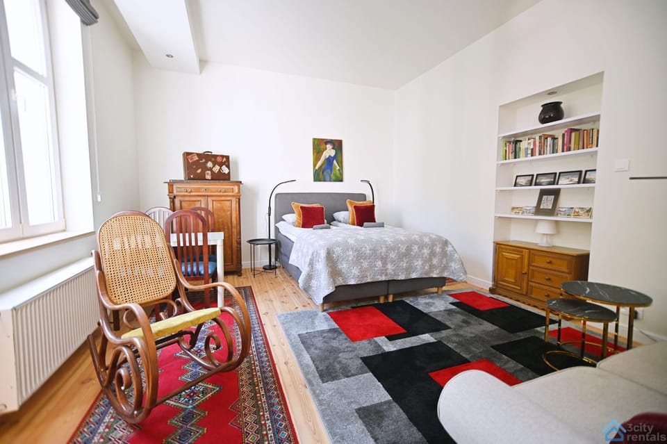Bed, Living room, Photo of the whole room, Seating area, Bedroom, hair dresser