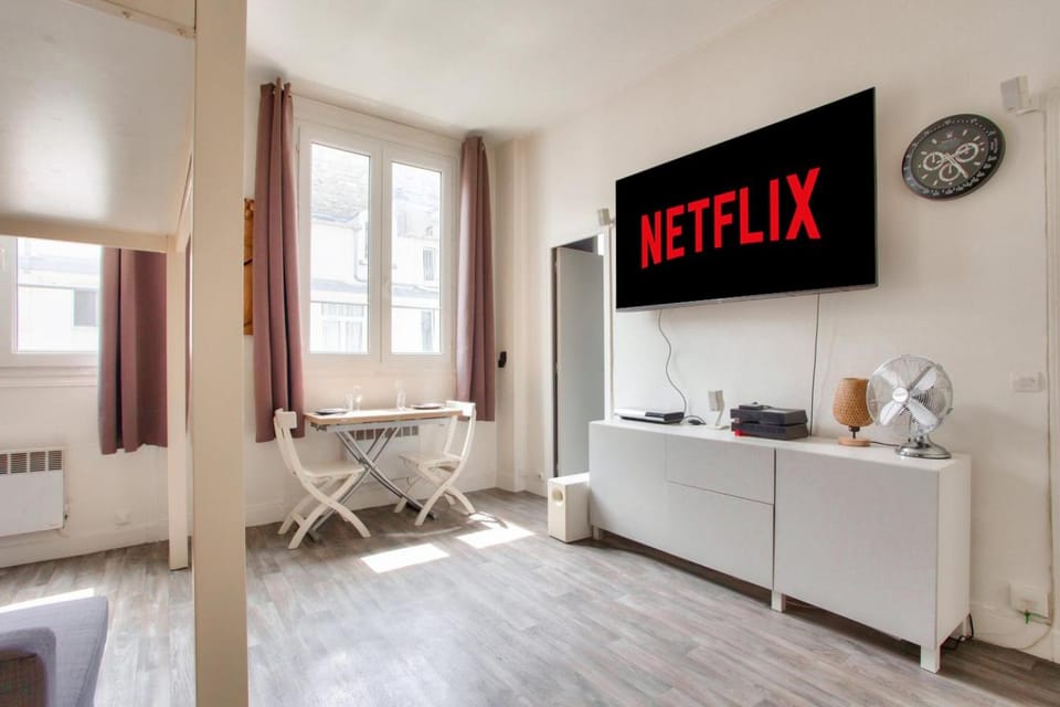 Montmartre Superbe Studio Paris Free Netflix Apartment in Paris