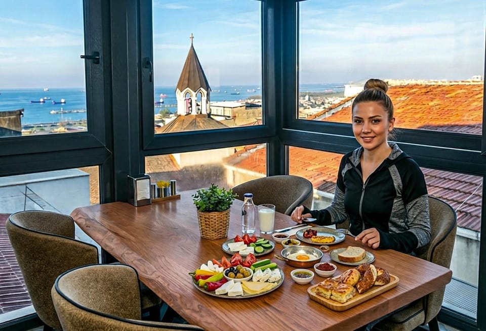 View (from property/room), Balcony/Terrace, Landmark view, Sea view, Breakfast