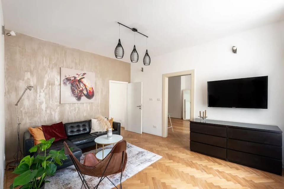 Communal lounge/ TV room, TV and multimedia, Living room, Seating area