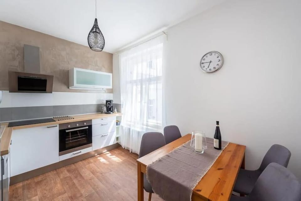 Kitchen or kitchenette, Dining area, pet friendly, stove