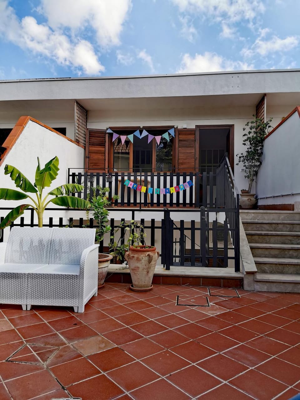 Property building, Patio, Balcony/Terrace