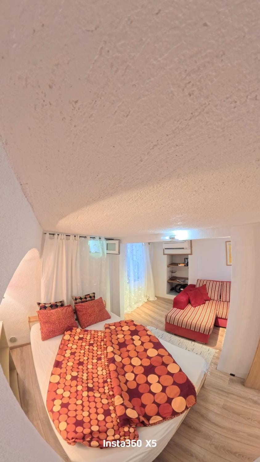 Budget Studio in Krk Old Town & Walk to Beach Apartment in Krk