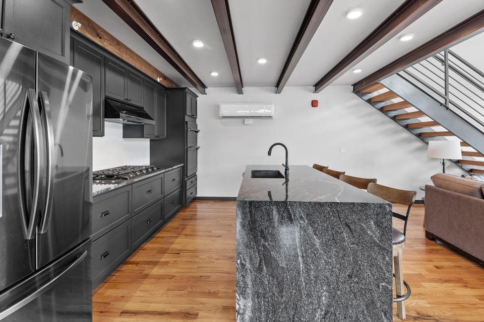 McGregor & Main - Luxury Lofts Apartment in Hill City