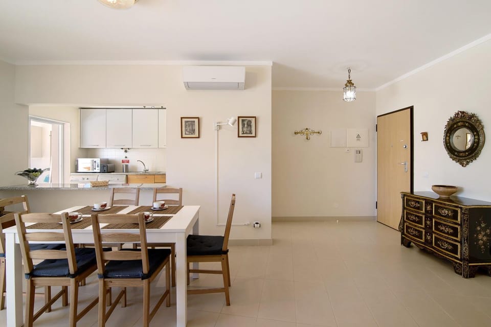 Property building, Kitchen or kitchenette, Living room