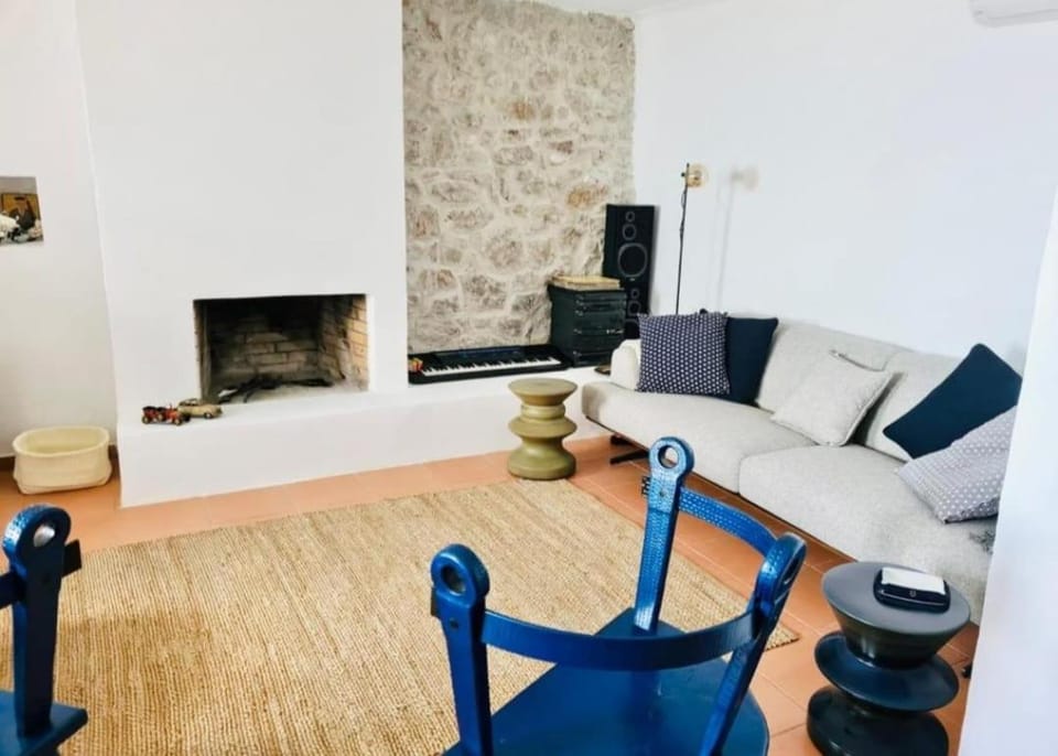 Communal lounge/ TV room, Living room, Seating area, Evening entertainment, flat iron