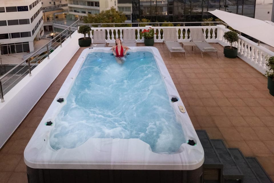 Natural landscape, Hot Tub, Balcony/Terrace, Pool view, Swimming pool, Entertainment