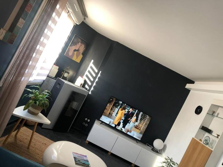 Appartement standing 2 personnes tout équipé terrasse, stationnement facile et gratuit dans quartier des arènes Apartment in Bayonne