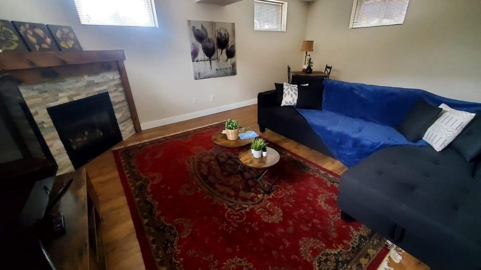 Spacious Guest Suite Apartment in Hamilton
