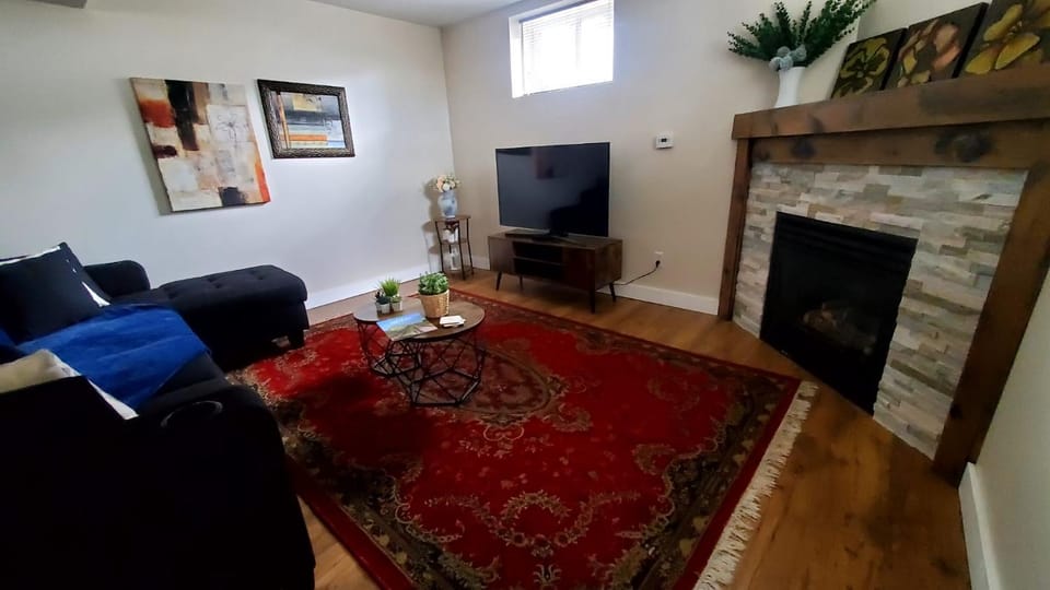 Spacious Guest Suite Apartment in Hamilton