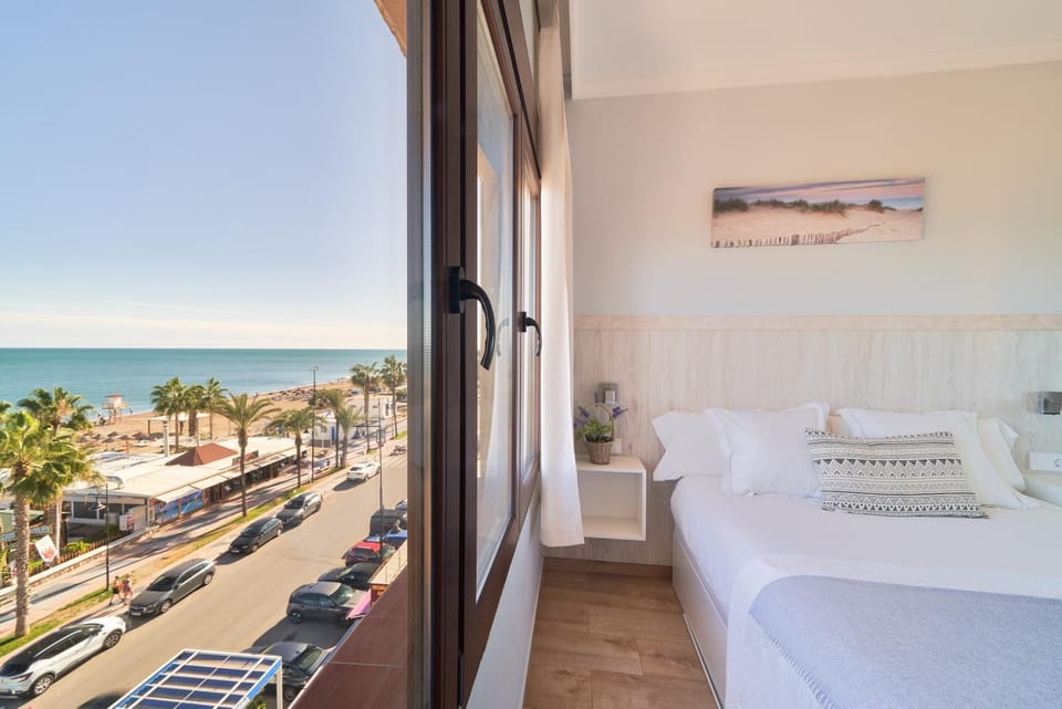 Playa Bajondillo Terrace - Free Parking Apartment in Torremolinos