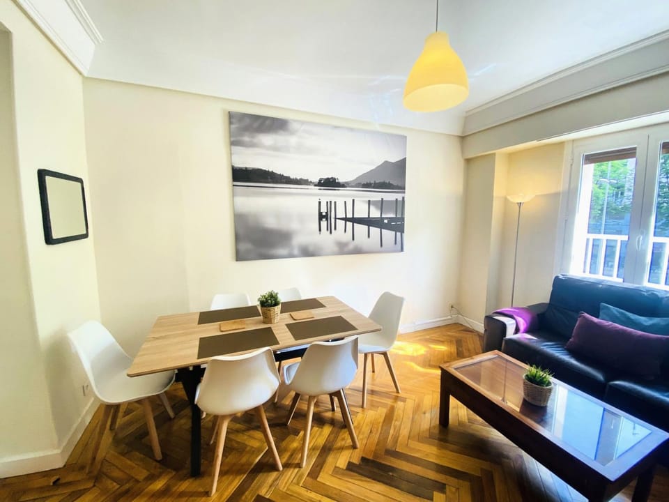 Living room, Dining area