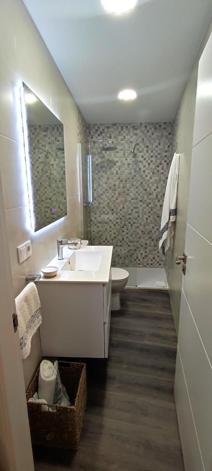 Shower, Toilet, Bathroom, towels