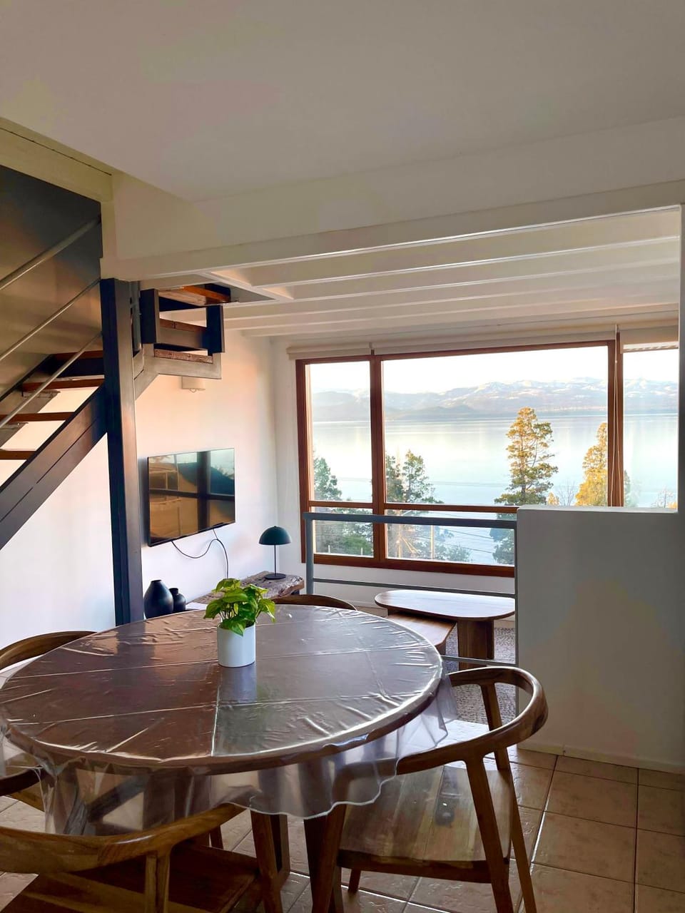 Natural landscape, View (from property/room), Seating area, Dining area, Lake view, Lake view, Mountain view, Mountain view