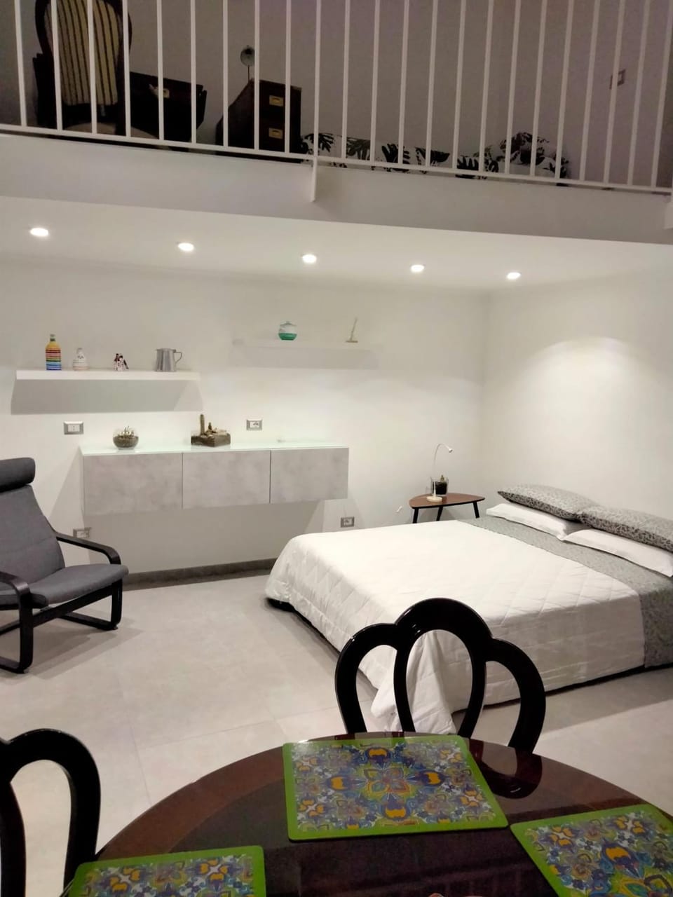 Bed, Living room