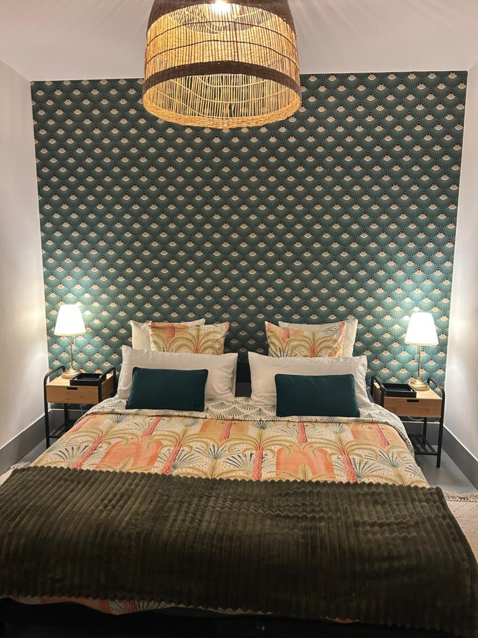 Bed, Photo of the whole room, Bedroom